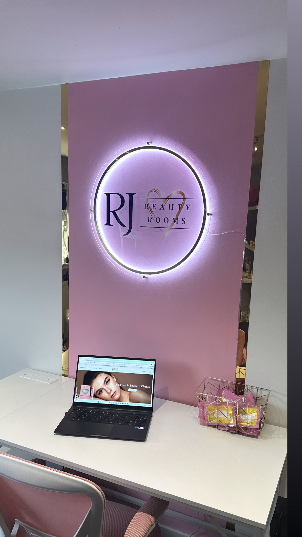 Insegna personalizzata con logo LED retroilluminata in acrilico