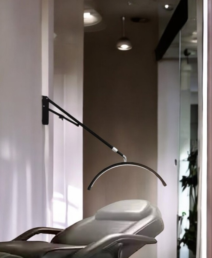 Lampada da parete a mezzaluna per il trucco