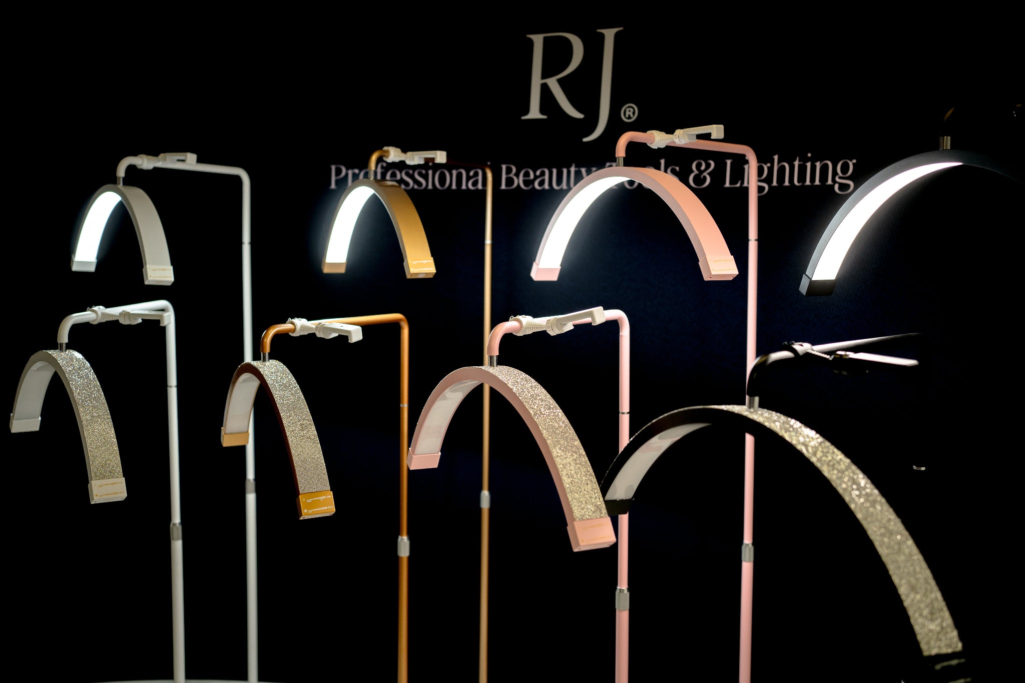 lampada a mezzaluna per tecnica delle ciglia  